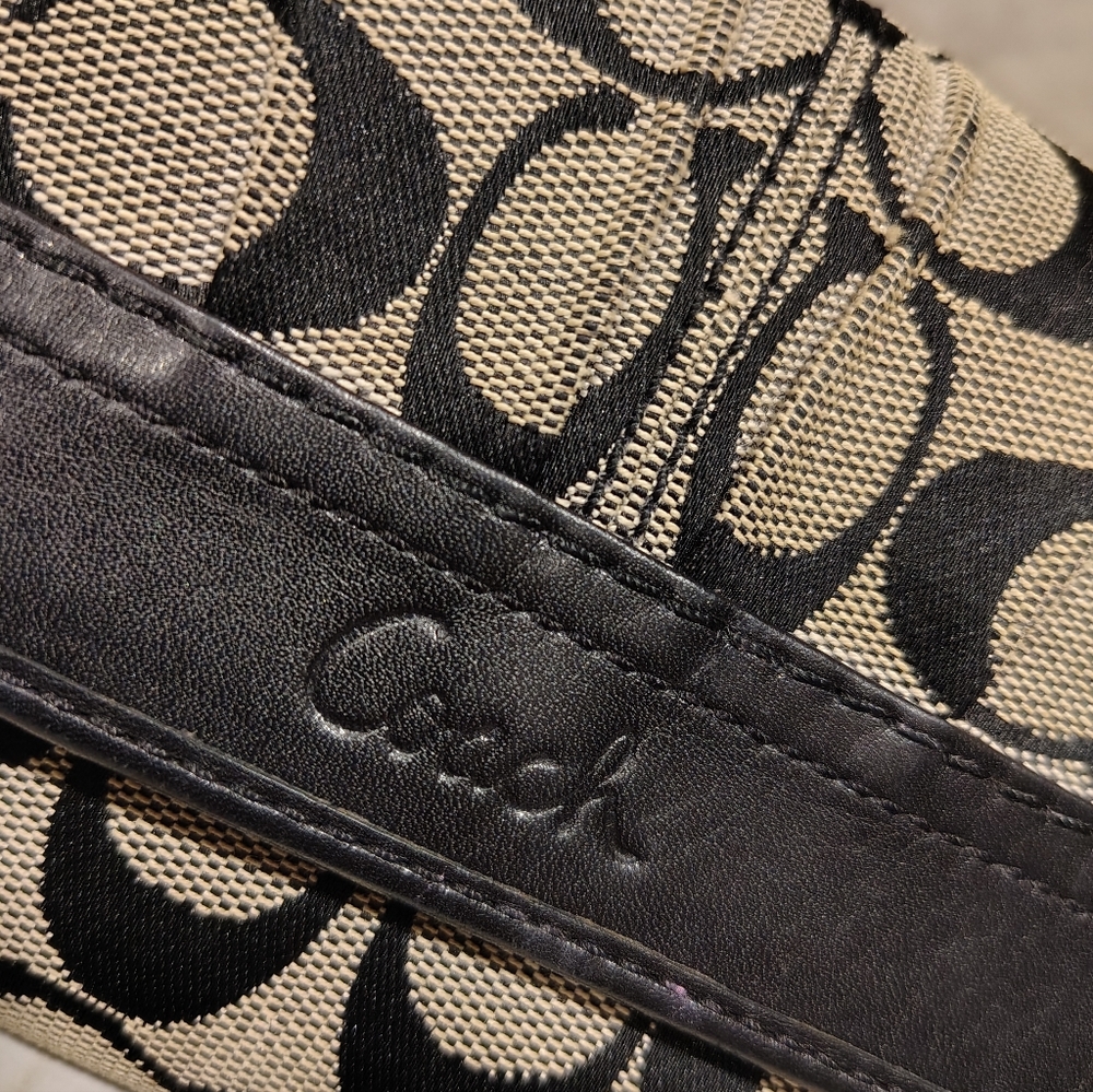 Coach Signature Wallet - Picture 5 of 5
